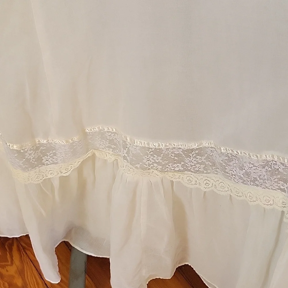 Stunning Roberta White Maxi - Picture 4 of 15